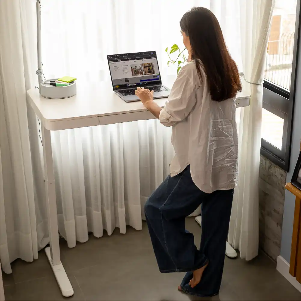 Mesa com Regulagem de Altura Elétrica Elements Musa 140cm